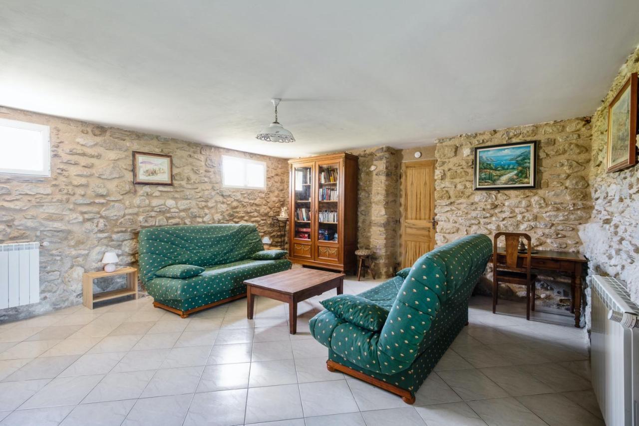 Villa Charmante A La Tour-D'Aigues Avec Piscine Privee Esterno foto