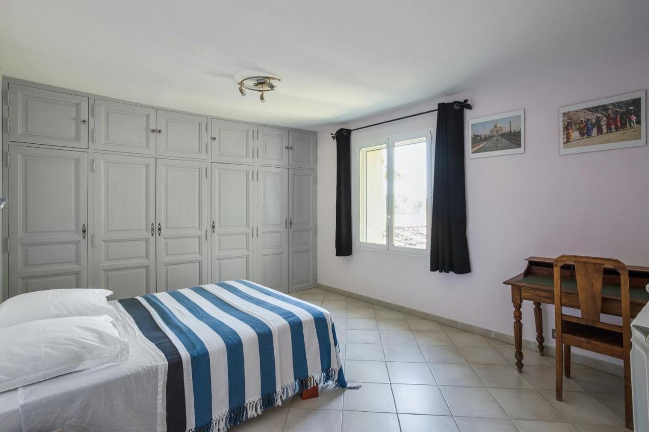Villa Charmante A La Tour-D'Aigues Avec Piscine Privee Esterno foto