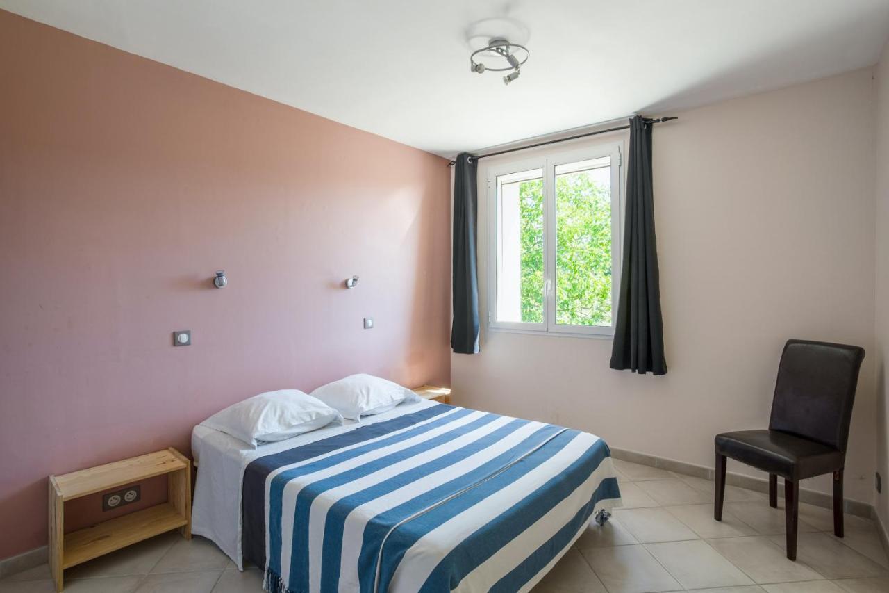Villa Charmante A La Tour-D'Aigues Avec Piscine Privee Esterno foto