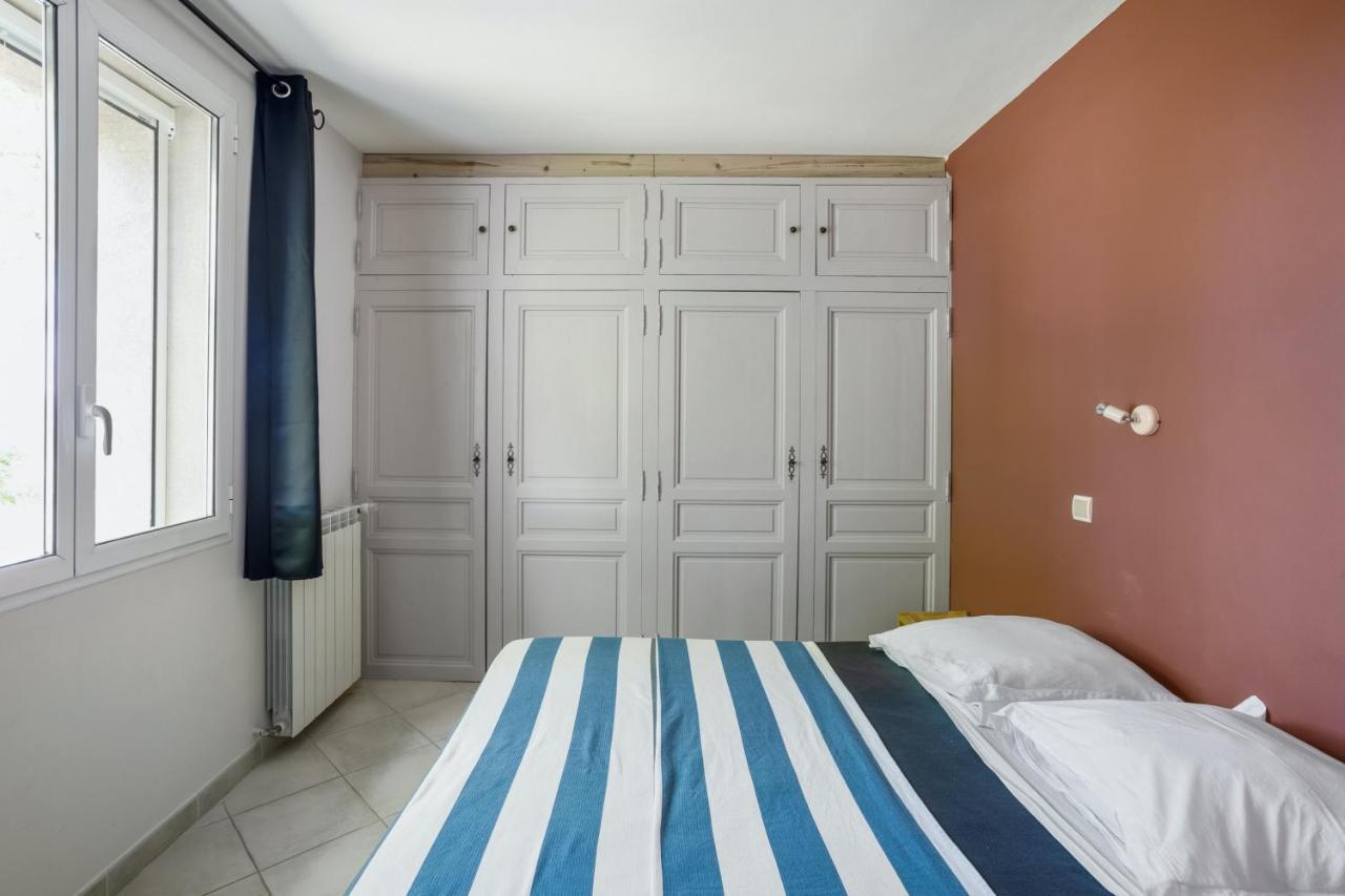 Villa Charmante A La Tour-D'Aigues Avec Piscine Privee Esterno foto