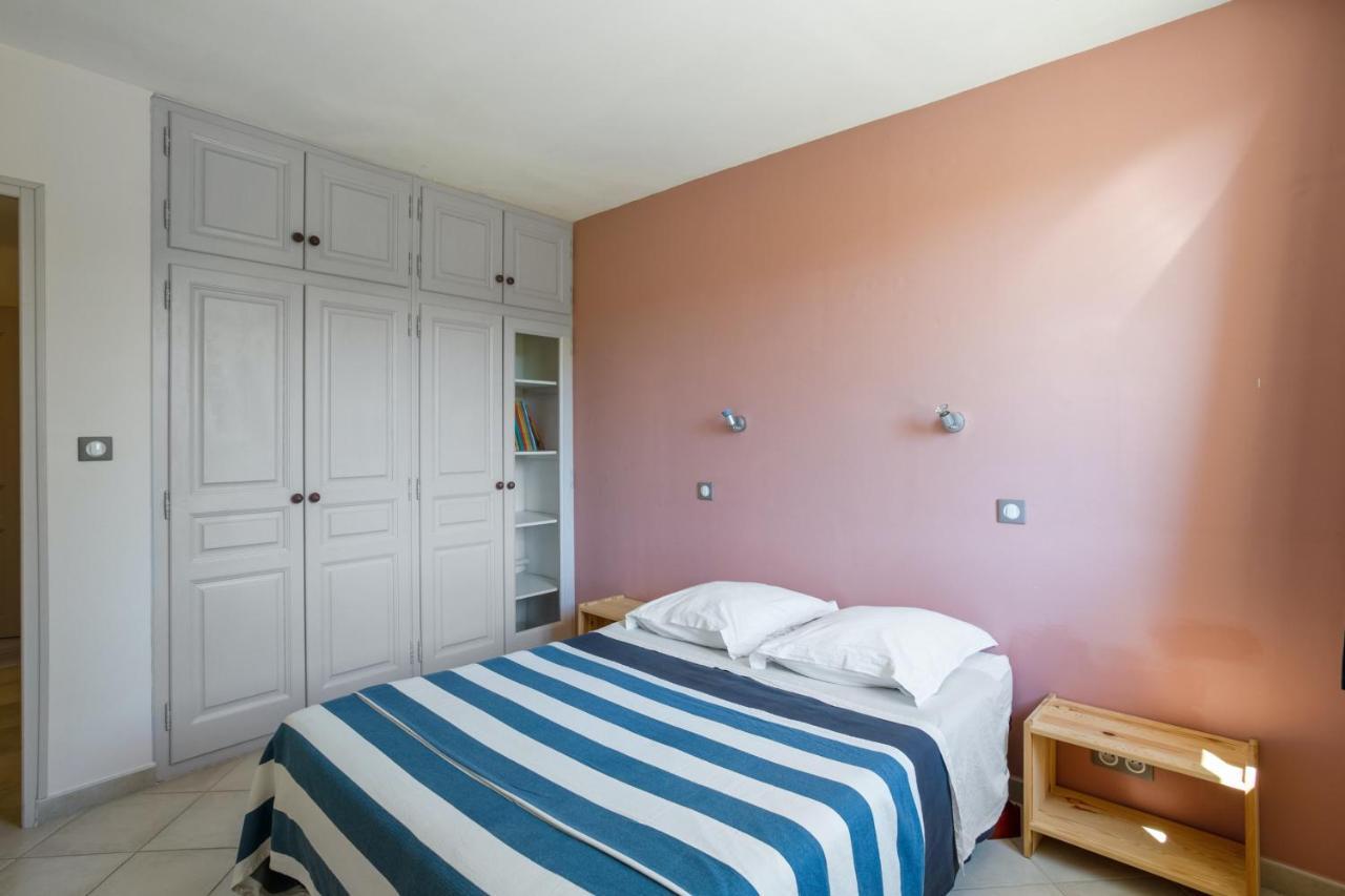 Villa Charmante A La Tour-D'Aigues Avec Piscine Privee Esterno foto
